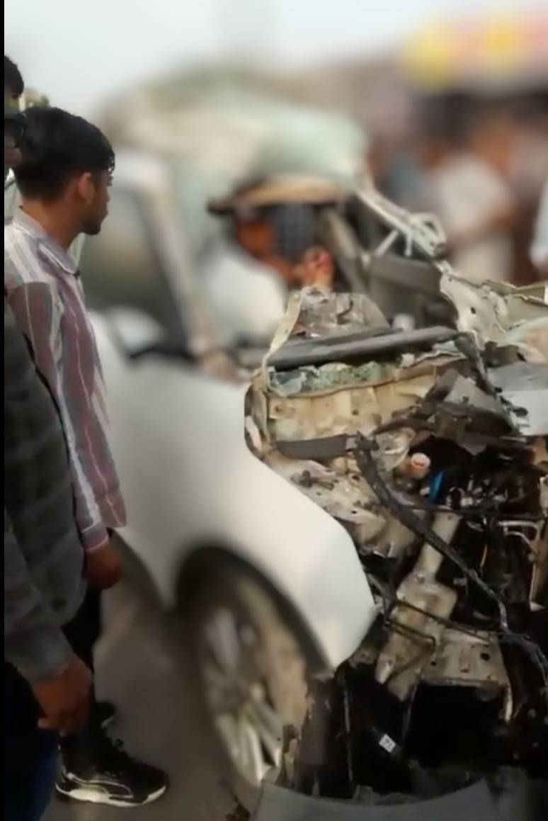जयपुर / चित्तौड़गढ़ - भीषण सड़क हादसे में चार की मौत, जयपुर- दूदू नेशनल हाईवे पर हुआ हादसा, मृतकों में तीनों कार सवार निंबाहेड़ा के निवासी