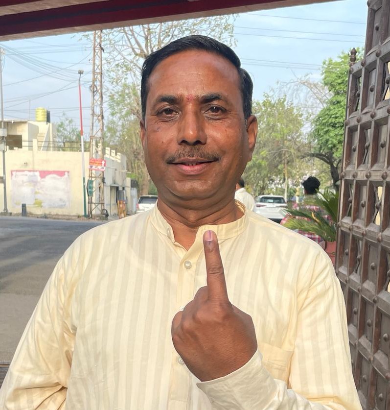 चित्तौड़गढ़ - आरएसएस के वरिष्ठ प्रचारक और विश्व हिंदू परिषद के प्रांत संगठन मंत्री ने किया मतदान