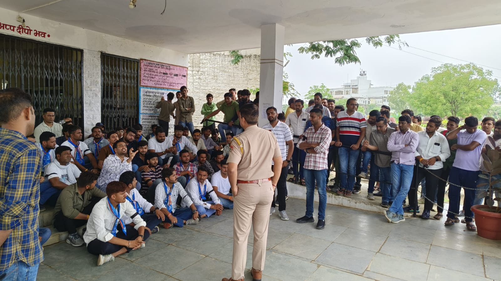 चित्तौड़गढ़ / निम्बाहेड़ा - एनएसयूआई के धरना-प्रदर्शन में ज्ञापन से गायब हुआ पीड़ित