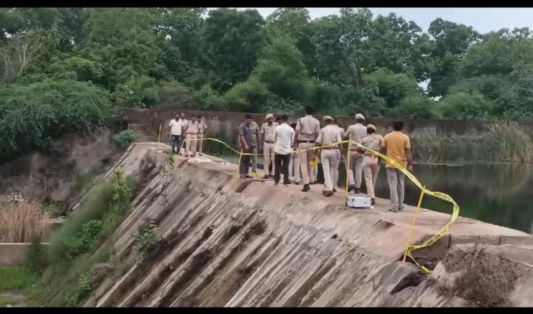 प्रतापगढ़ - हाई कोर्ट ने दिया सुरक्षा का आदेश, पुलिस रही नाकाम, दम्पति और तीन वर्ष की बेटी के एनिकट में मिले शव, तीन लोगों पर हत्या का आरोप, पुलिस ने साधी चुप्पी