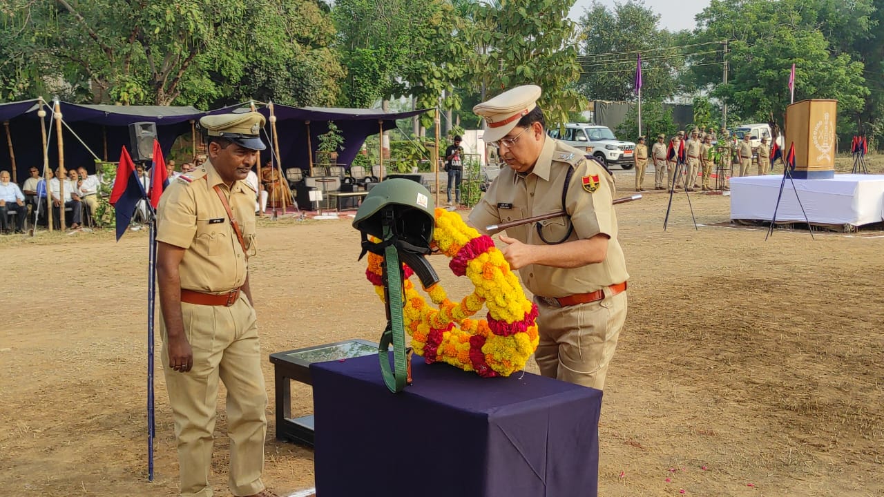 चित्तौड़गढ़ - पुलिस शहीद दिवस पर शस्त्र और शीश झुका शहीदों को किया नमन