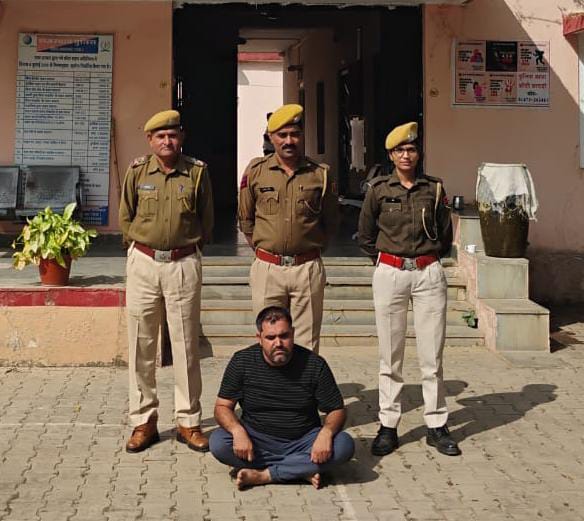 प्रतापगढ़ / छोटीसादड़ी - पुलिस वाहन को टक्कर मारने के मामले में तीन साल से फरार आरोपी गिरफ्तार