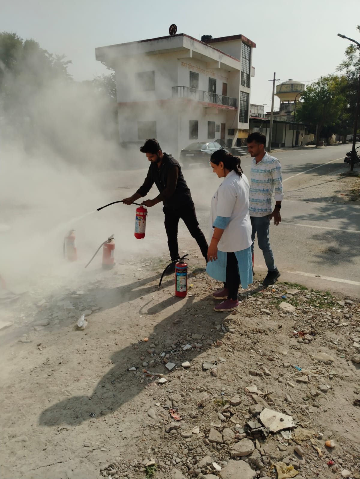 चित्तौड़गढ़ - झांसी हादसे के बाद खुली नींद, अब रिफिलिंग के लिए भेजे अग्निशमन यंत्र