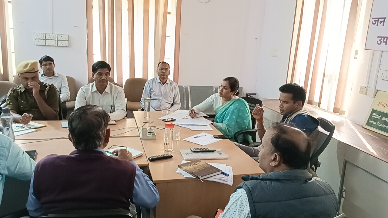 चित्तौड़गढ़ / बेंगू - जिला कलक्टर ने ली बेंगू में ली ब्लॉक स्तरीय अधिकारियों की बैठक