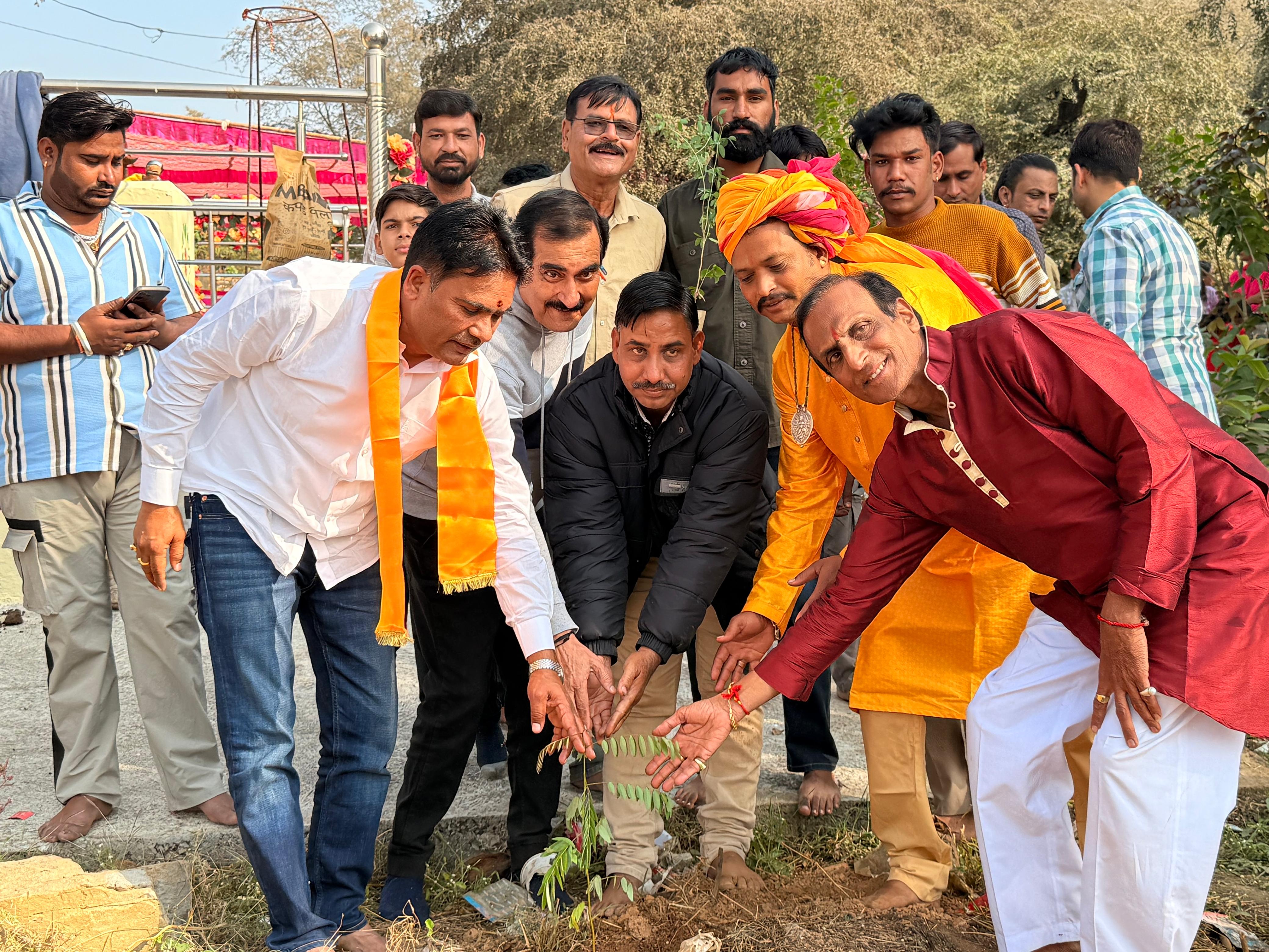 चित्तौड़गढ़ - विधायक आक्या ने कालाष्टमी पर काल भैरव मंदिर में हवन व महाआरती में लिया भाग, खुशहाली की कामना