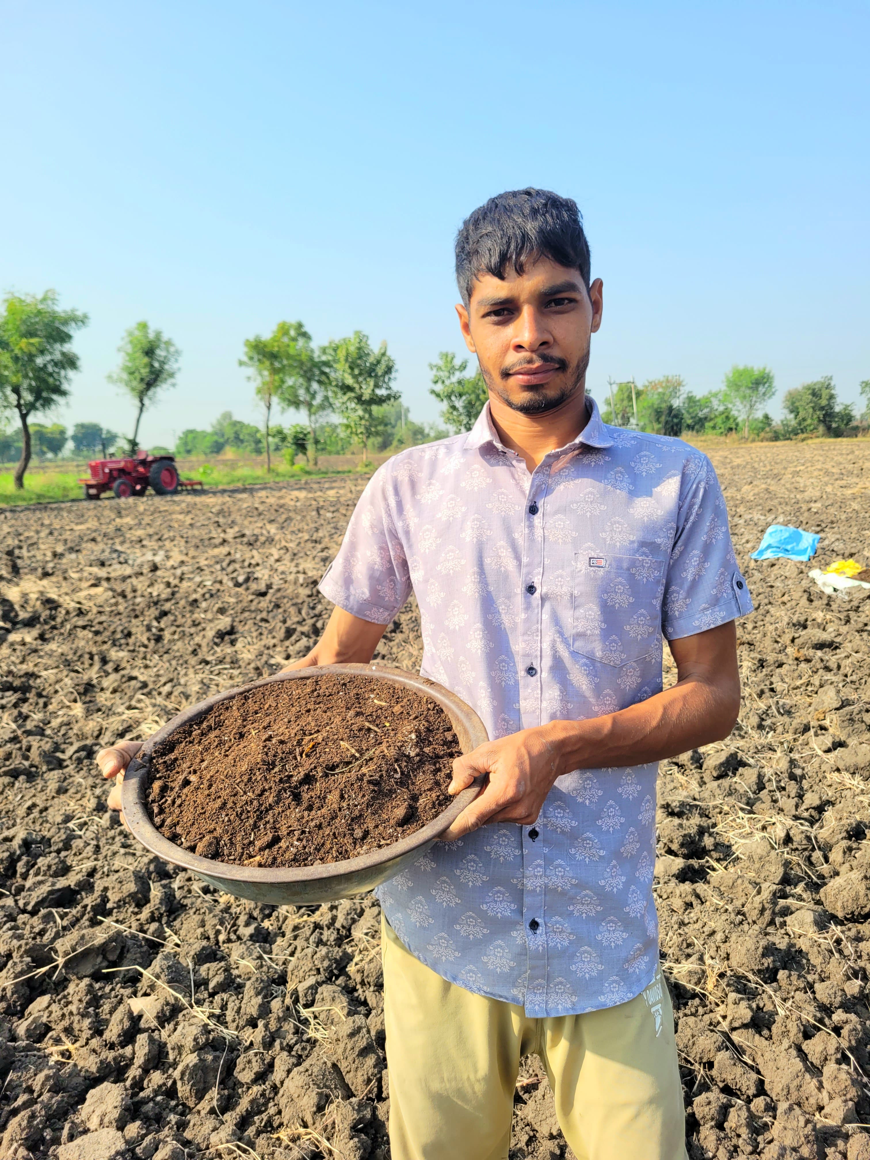 चित्तौड़गढ़ - चना की फसल में ट्राइकोडर्मा का प्रयोग कर रहे प्रगतिशील कृषक - धाकड़