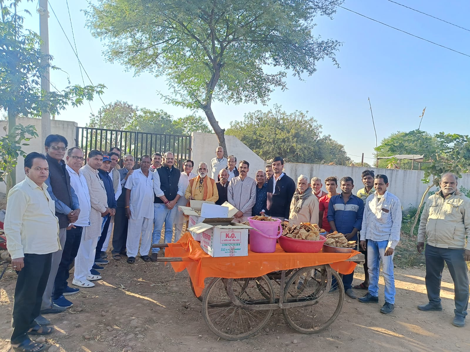 प्रतापगढ़ / छोटीसादड़ी - साहू की पुण्यतिथि पर गौसेवा, गायों को खिलाई गुड़ व पुड़िया