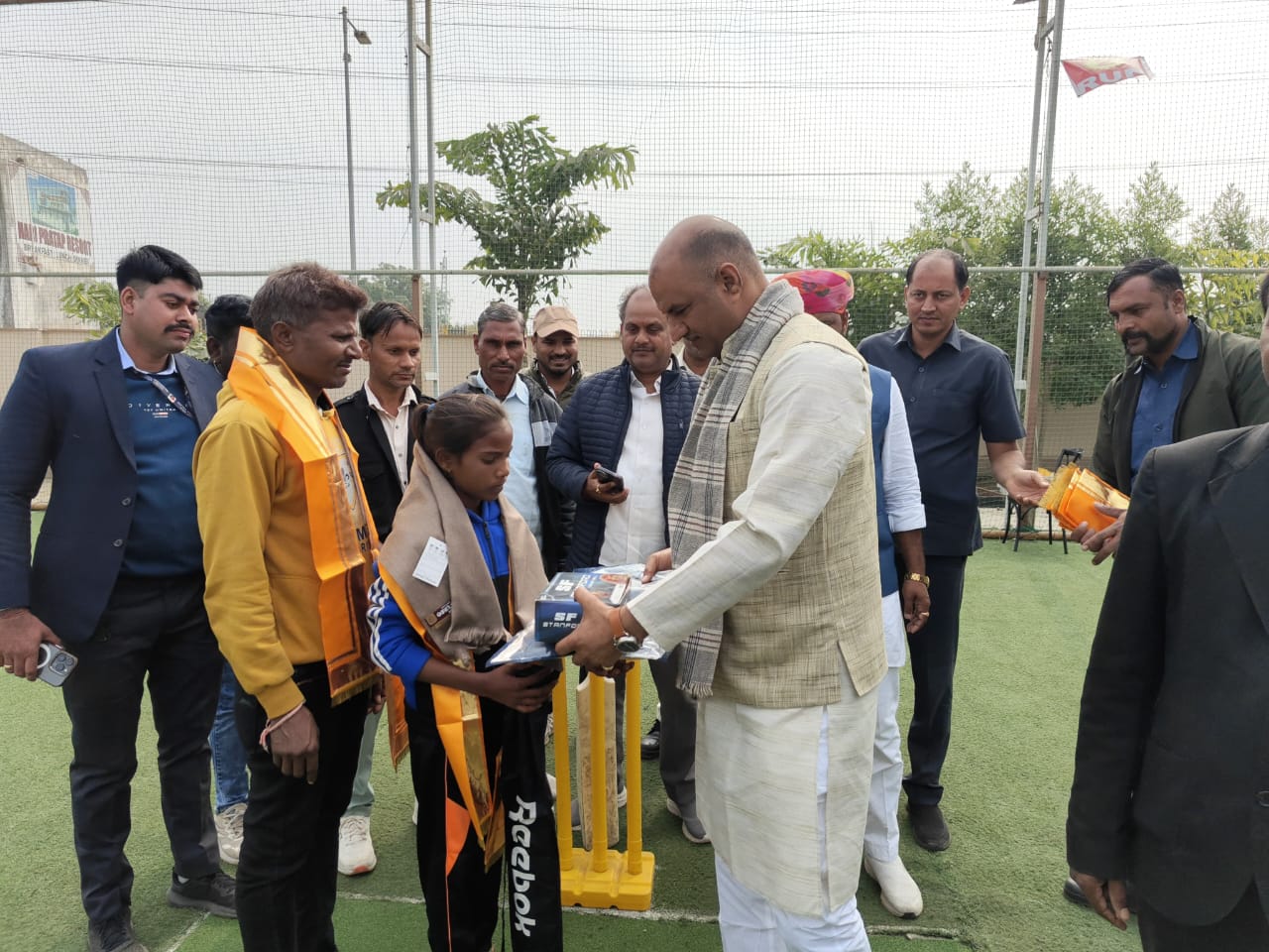 चित्तौड़गढ़ - क्रिकेट की उभरती प्रतिभा सुशीला से मिले चित्तौड़गढ़ सांसद, बोले आरसीए उपलब्ध करवाएगा कोचिंग की सुविधा