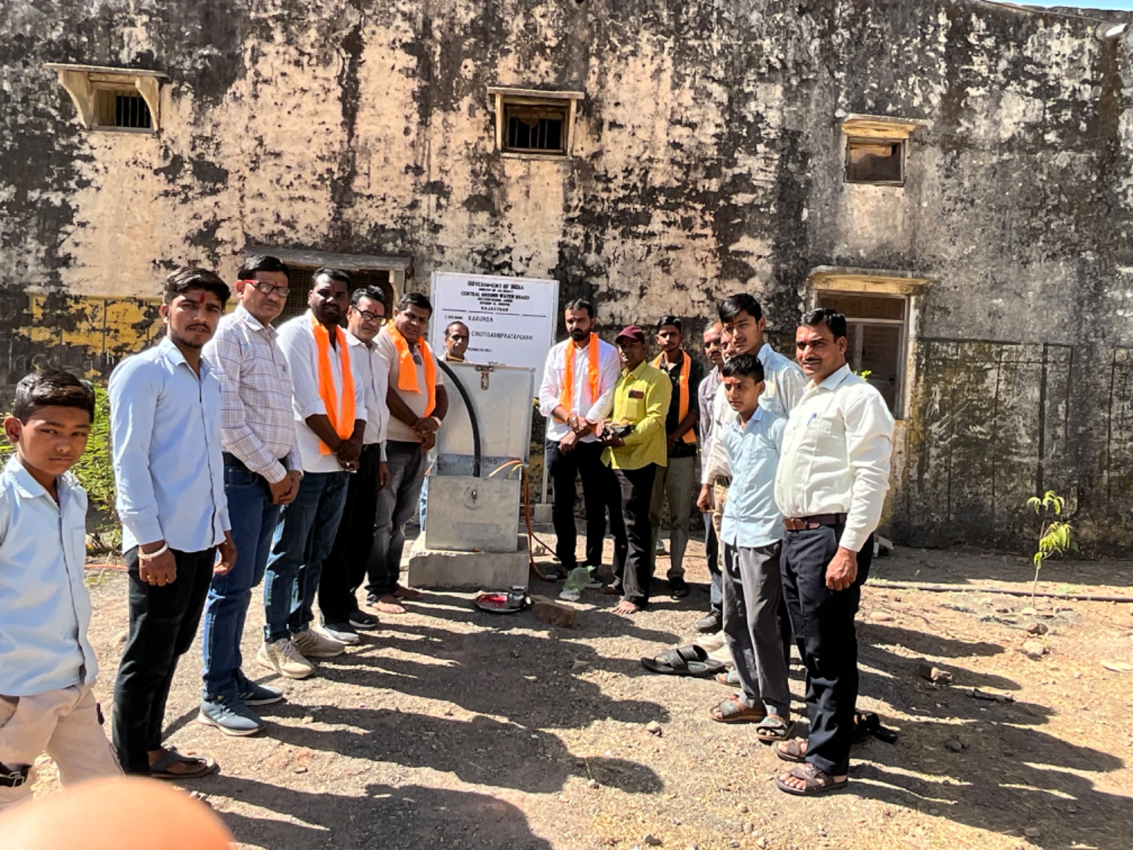 प्रतापगढ़ / छोटीसादड़ी - विद्यालय में शुद्ध पेयजल व्यवस्था और बागवानी के लिए ट्यूबवेल का शुभारंभ, पक्षियों के लिए परिंडे भी बांधे