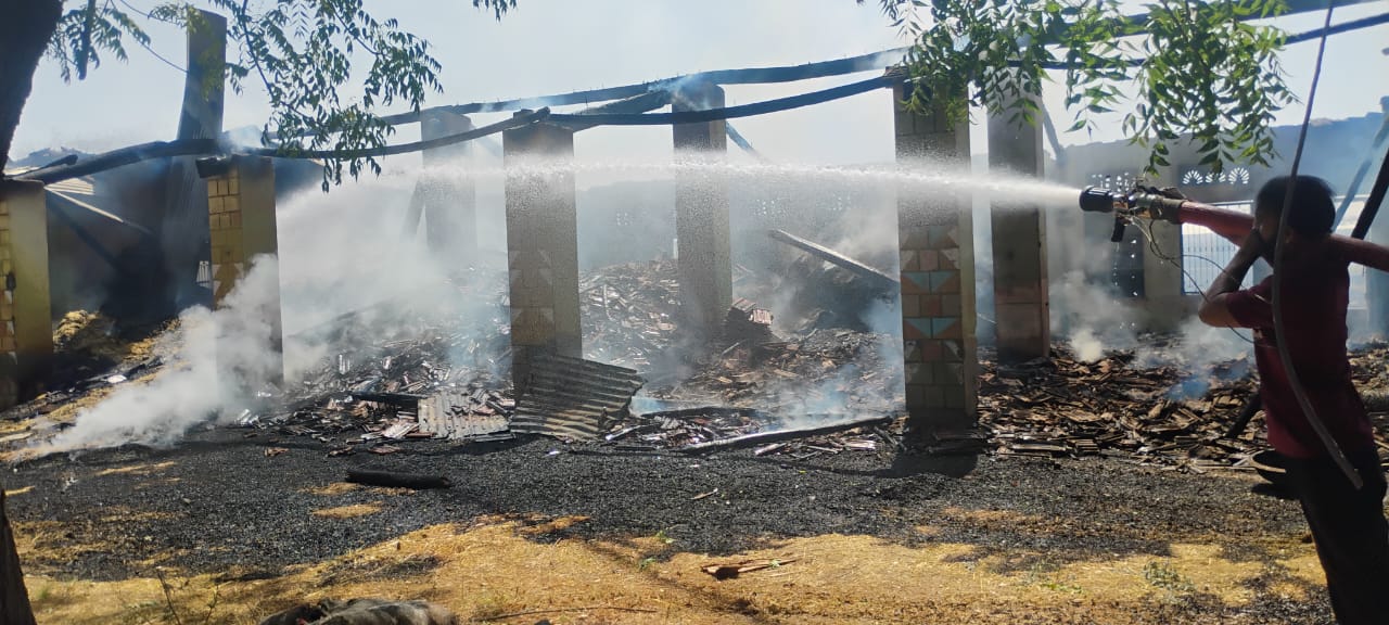 चित्तौड़गढ़ / कपासन - मुंगाना में बंद ढाबे में लगी आग, 40 बीघा फसल का चारा सहित घास जलकर राख