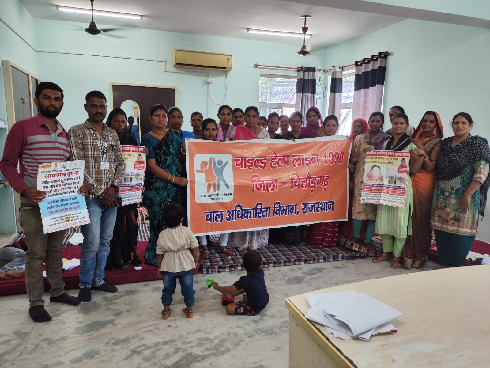 चित्तौड़गढ़ - बाल विवाह मुक्त भारत अभियान मे आशा सहयोगिनी को बाल विवाह प्रतिषेध अधिनियम पर किया जागरूक