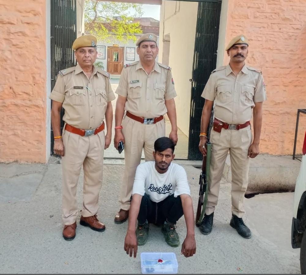 चित्तौड़गढ़ / निम्बाहेड़ा - पिस्टल और मैगजीन के साथ एक आरोपी गिरफ्तार, नाबालिग डिटेन