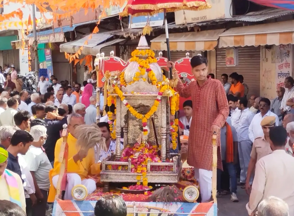 चित्तौड़गढ़ / कपासन - ठाकुरजी संग तुलसी विवाह मे वैदिक मंत्रोच्चार के साथ हुए फेरे