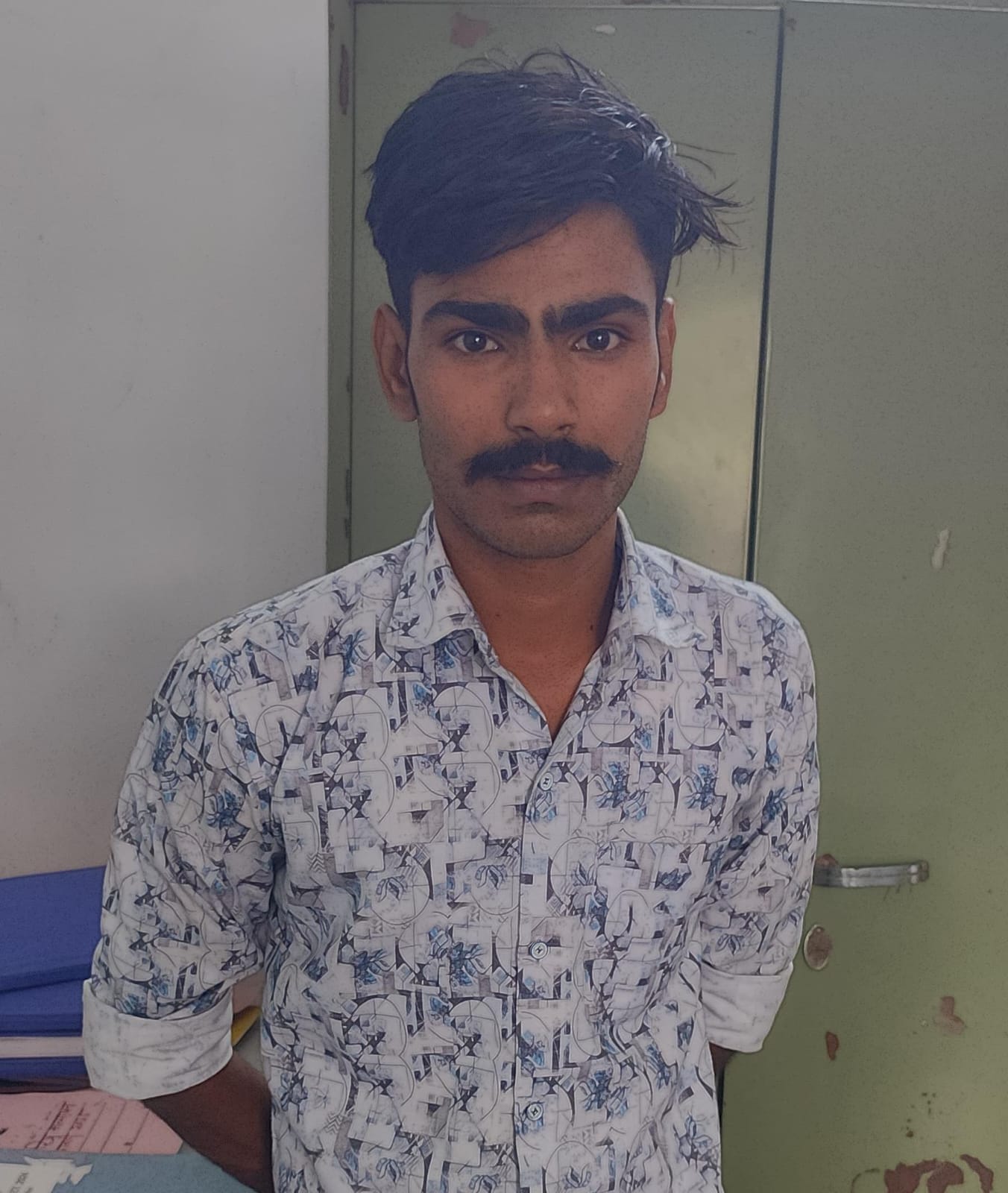 चित्तौड़गढ़ - 7 हजार की रिश्वत लेते पकड़ा गया कांस्टेबल, चित्तौड़ एसीबी ने रंगे हाथों दबोचा, शराब के ठेके से एसएचओ के नाम पर करता था वसूली