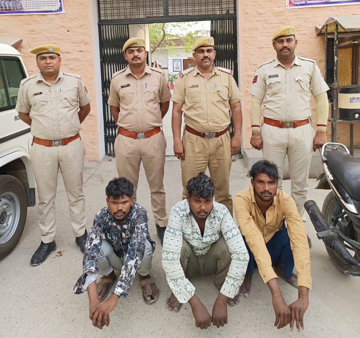 चित्तौड़गढ़ / निम्बाहेड़ा - चोरी की वारदात का खुलासा, अर्न्तराज्य पारदी गैंग के तीन शातिर नकबजन गिरफ्तार