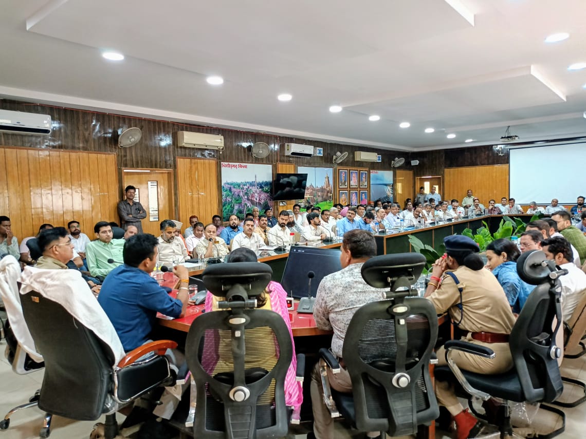 चित्तौड़गढ़ - कलक्टर-एसपी ने ली सामाजिक संगठनों एवं अधिकारियों की बैठक