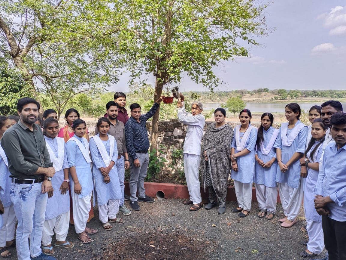 प्रतापगढ़ / छोटीसादड़ी - हरीश आंजना पीजी कॉलेज में पूर्व मंत्री आंजना और पूर्व प्रधान का सेवा कार्यों के साथ मनाया जन्मदिन