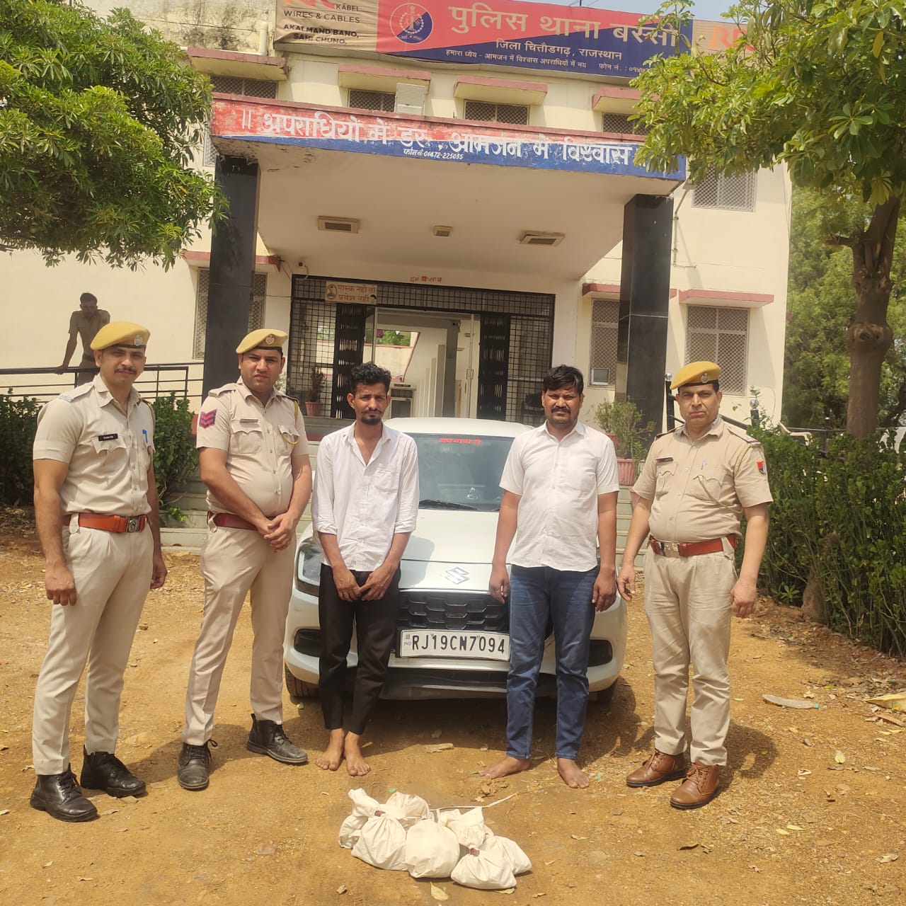 चित्तौड़गढ़ - बस्सी पुलिस ने पकड़ी तीन किलो से अधिक अफीम, दो आरोपी गिरफ्तार, स्विफ्ट कार जब्त