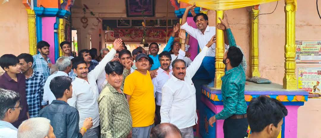 प्रतापगढ़ / छोटीसादड़ी - पीपा क्षत्रिय दर्जी समाज ने गंगेश्वर महादेव को चढ़ाई ध्वजा
