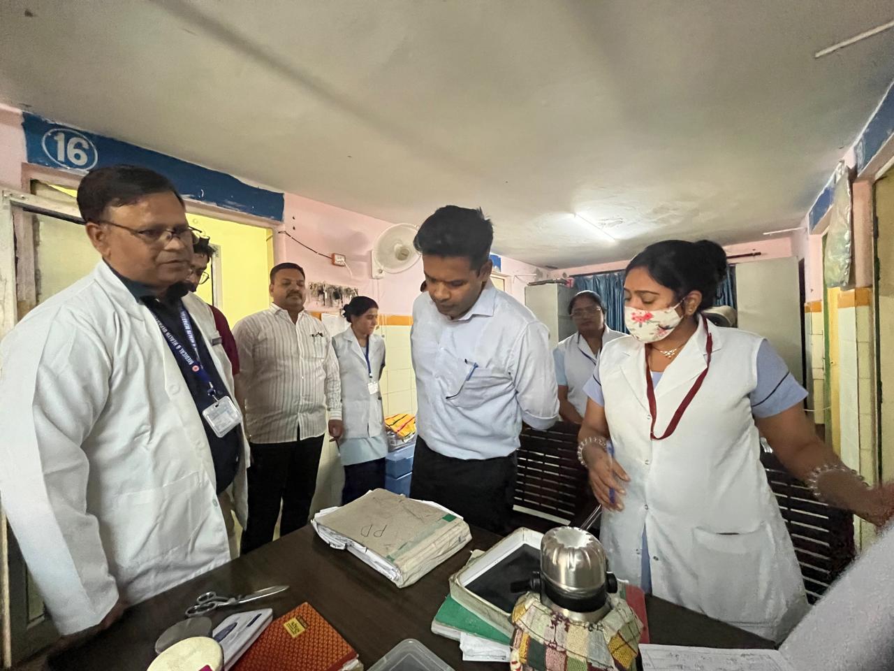 चित्तौड़गढ़ - जिला कलक्टर ने रावतभाटा राजकीय उप जिला चिकित्सालय किया निरीक्षण, दिए निर्देश