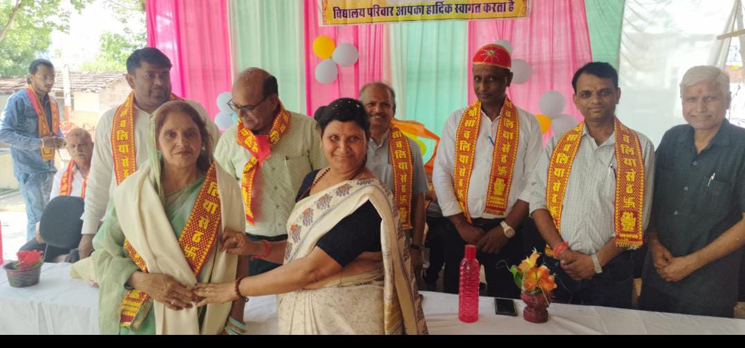 चित्तौड़गढ़ / भदेसर -  वैदिक मंत्रोच्चार से हवन करवा शिक्षक ने विद्यालय को सुपुर्द किया कार्यालय कक्ष  