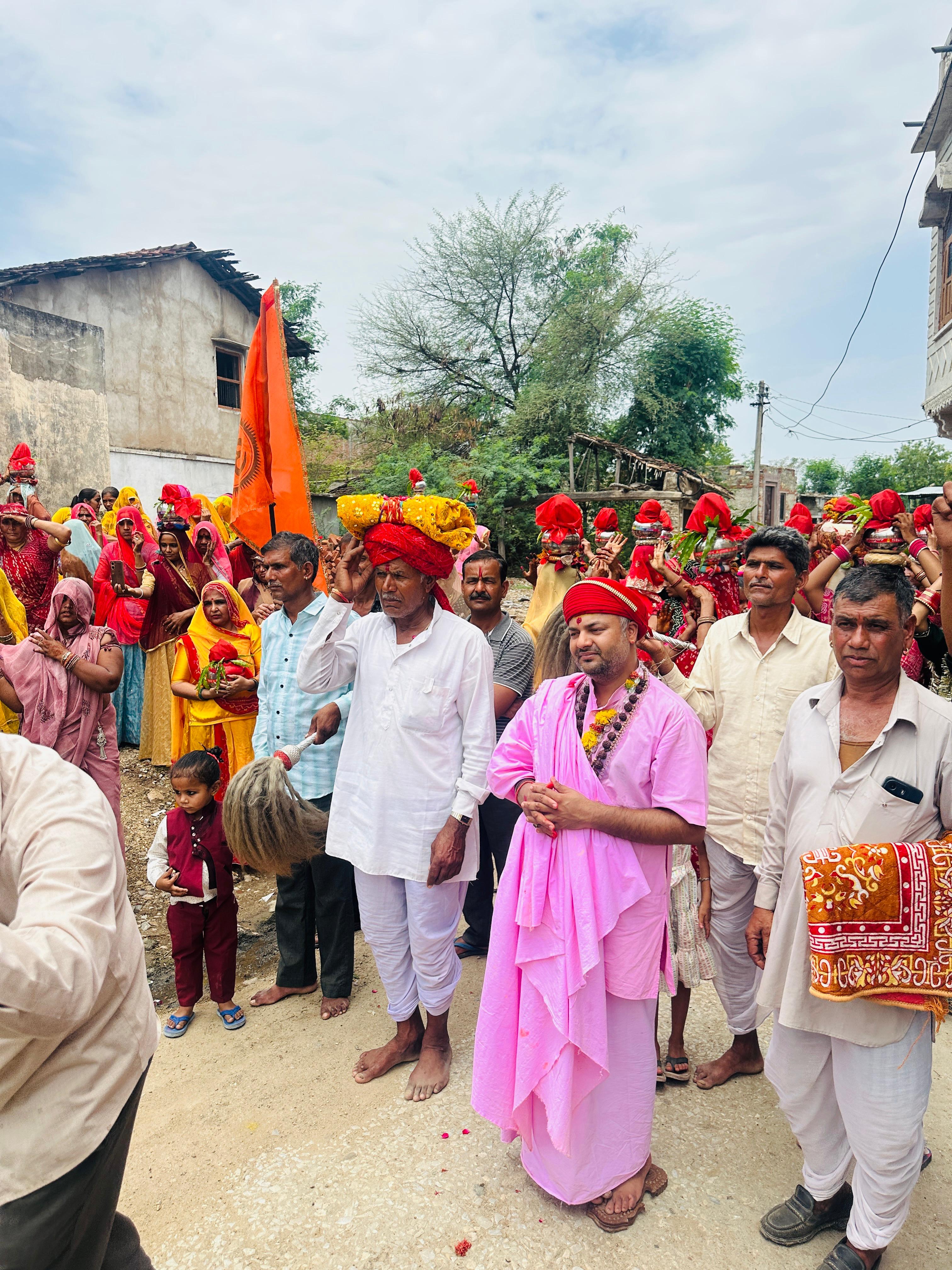 चित्तौड़गढ़ / डूंगला - कलश यात्रा के साथ शुरु हुई शिव महापुराण कथा, निकाली शोभायात्रा