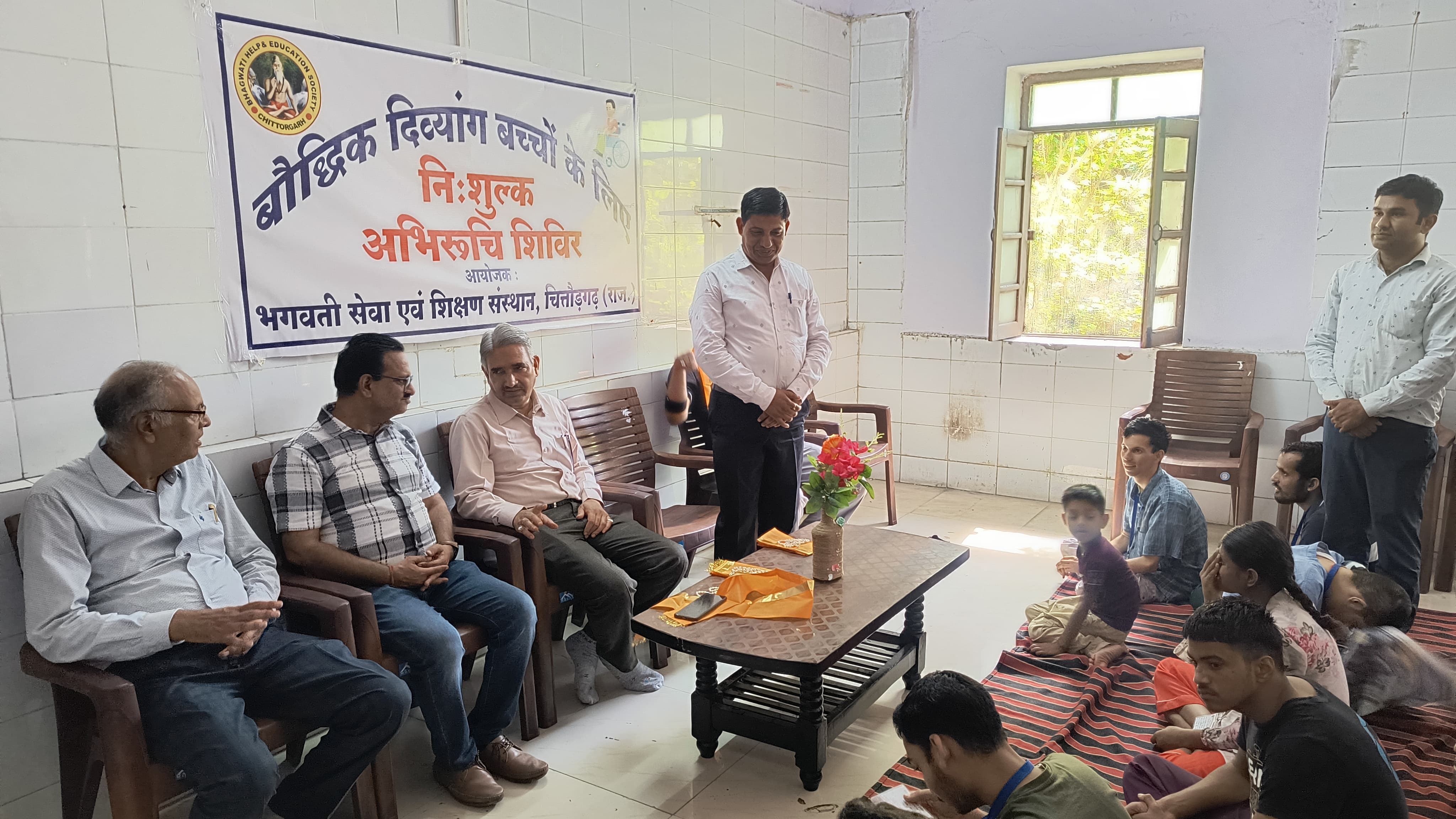 चित्तौड़गढ़ - जिला दिव्यांग पुनर्वास केंद्र पर चल रहे बौद्धिक बच्चों के अभिरुचि शिविर का शिक्षा विभागीय अधिकारियों ने किया अवलोकन