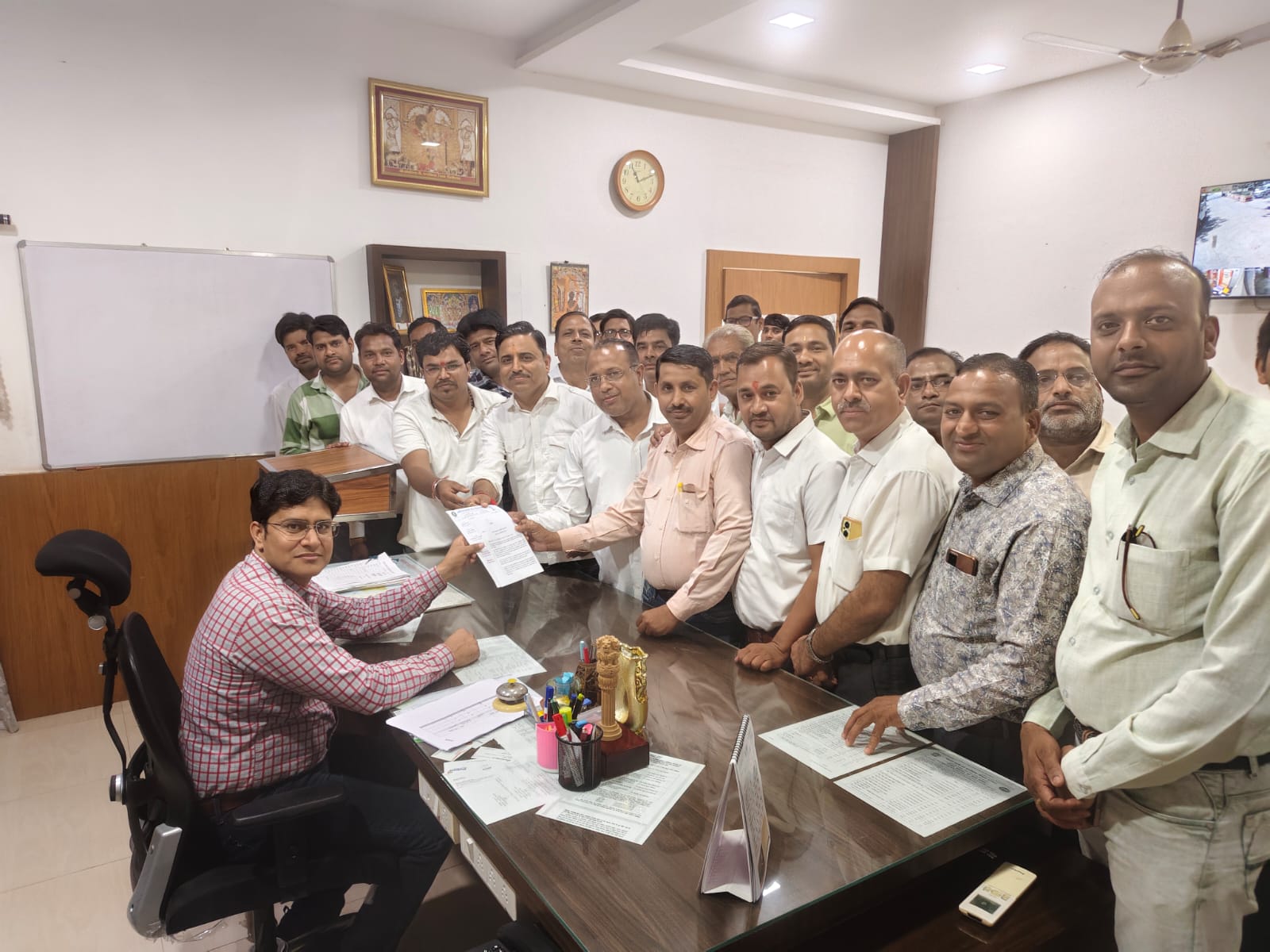 चित्तौड़गढ़ / निम्बाहेड़ा - अधिवक्ताओं ने किया प्रदर्शन, कार्य का किया बहिष्कार