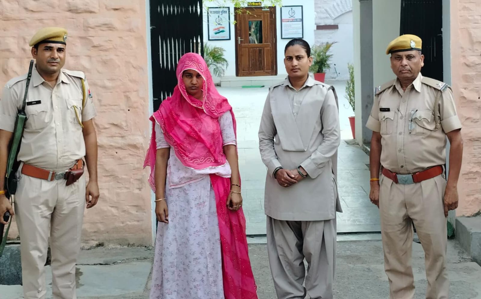 चित्तौड़गढ़ / निम्बाहेड़ा - इंजिनियर हत्याकाण्ड में गिरफ्तार आरोपी की सहयोगी व मृतक की पत्नि गिरफ्तार