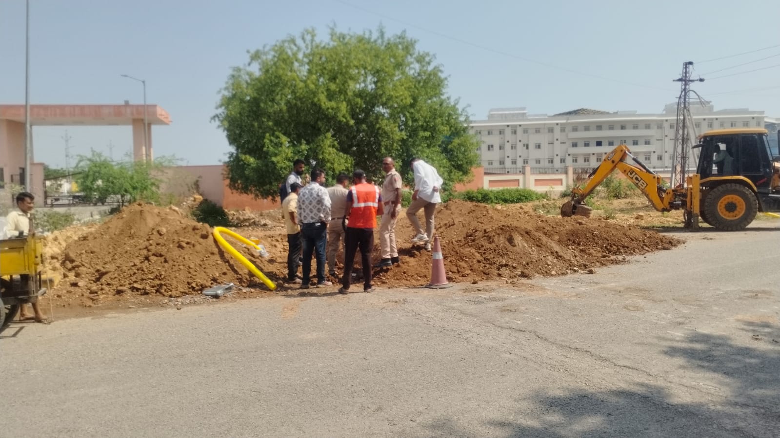 चित्तौड़गढ़ - जेसीबी से हुआ अदानी गैस की पाइप लाइन में लीकेज, मचा हड़कंप