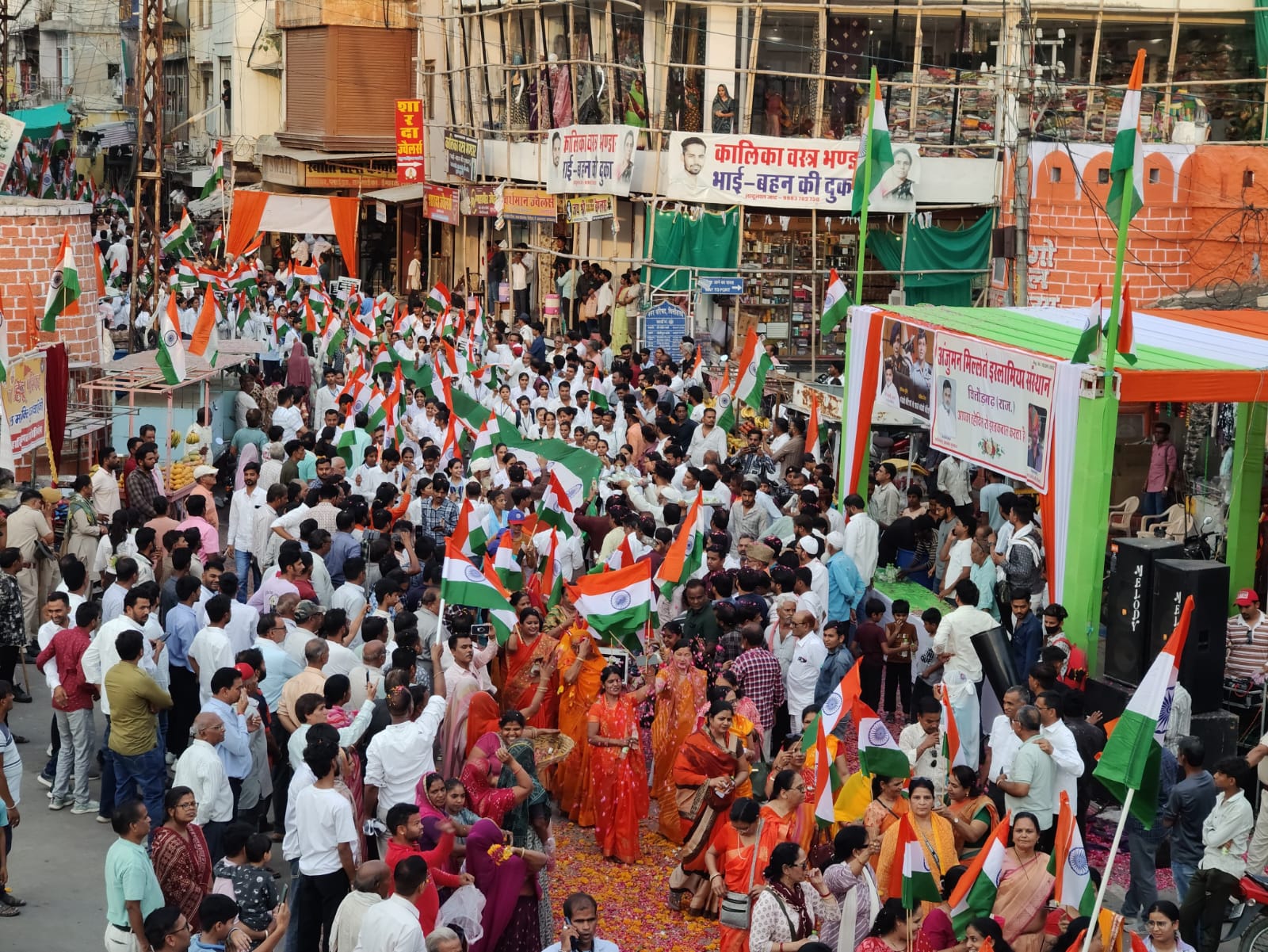 चित्तौड़गढ़ - तिरंगा यात्रा में उमड़ा देशभक्ति का ज्वार, सैनिकों का किया सम्मान