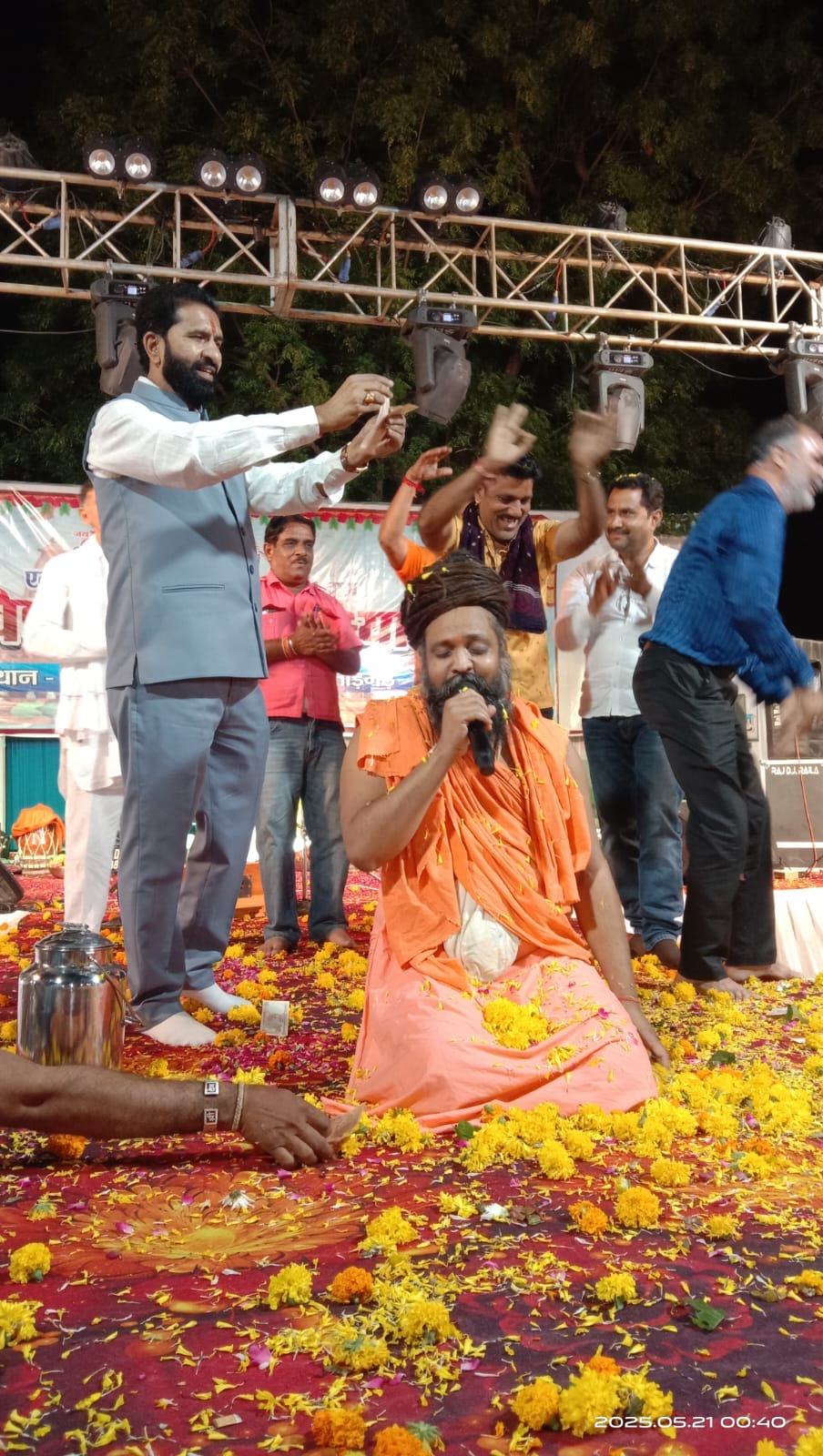 चित्तौड़गढ़ / राशमी - सिंहाना में भजन संध्या का हुआ आयोजन,संत प्रकाश दास के भजनों पर झूमे श्रद्धालु