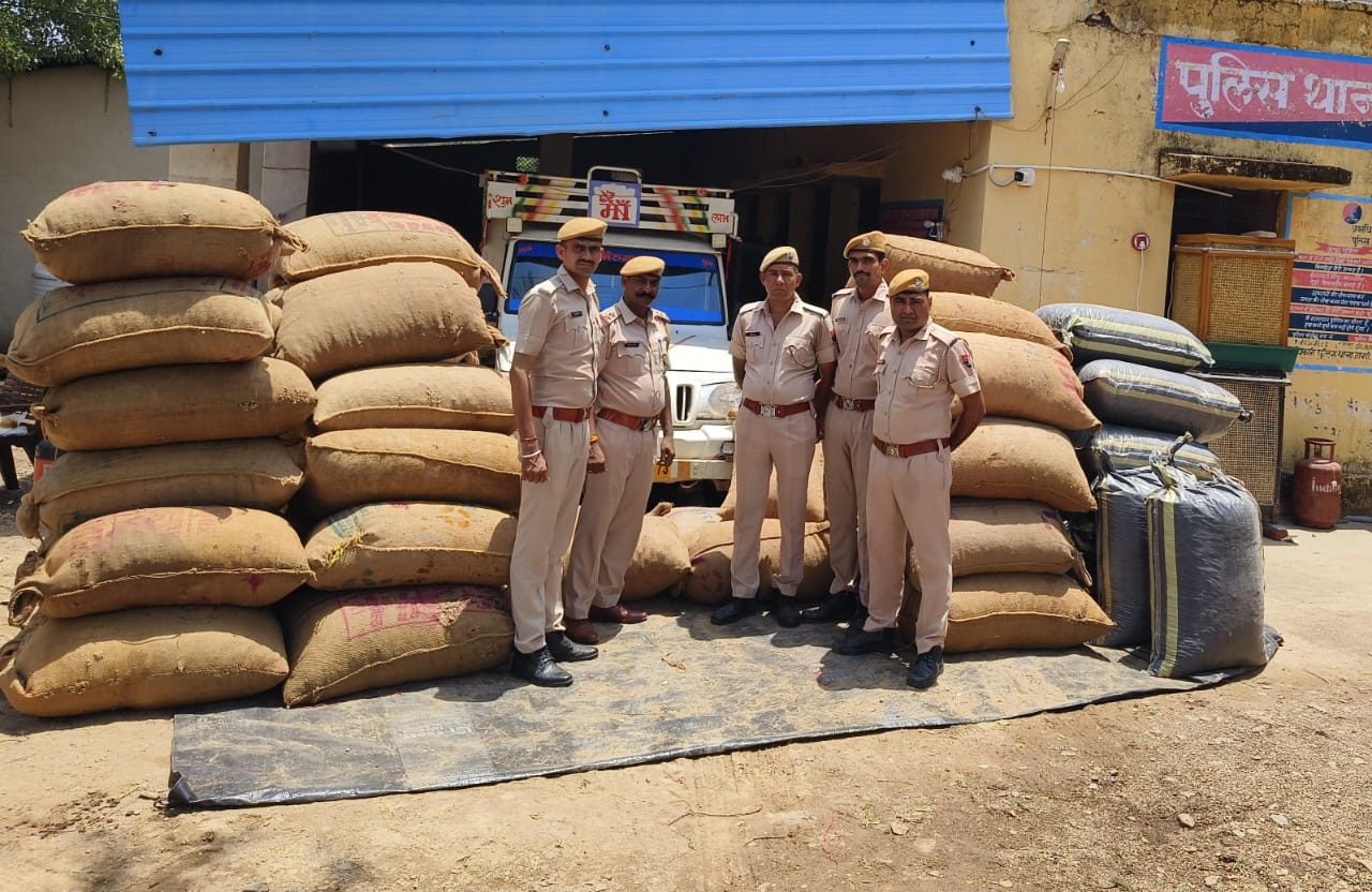 चित्तौड़गढ़ - जावदा थाना पुलिस ने पकड़ा बोलेरो पिकअप से साढ़े 12 क्विंटल से अधिक डोडा-चूरा, आरोपी फरार