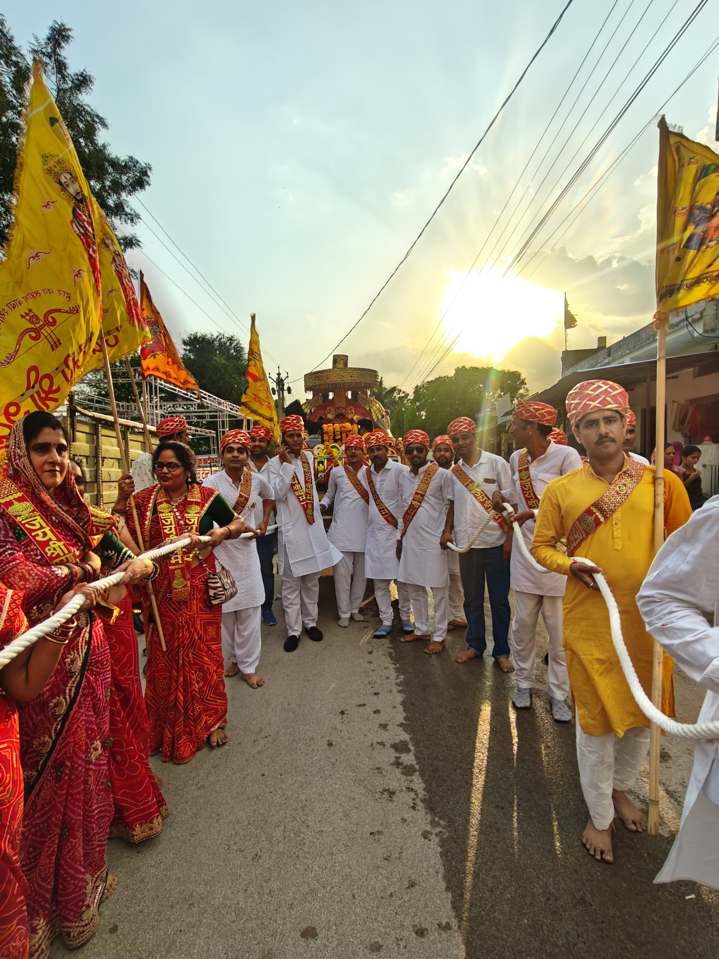चित्तौड़गढ़ - निशान यात्रा के साथ चन्देरिया में त्रिदिवसीय श्याम संकीर्तन का आग़ाज