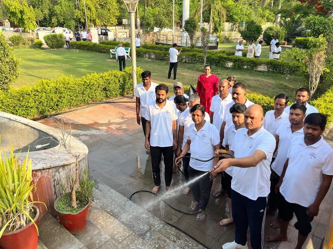 चित्तौड़गढ़ - शहीद स्मारक पर सफाई अभियान एवं ऑपरेशन सिंदूर में शहीद हुए सैनिकों को दी श्रद्धांजलि
