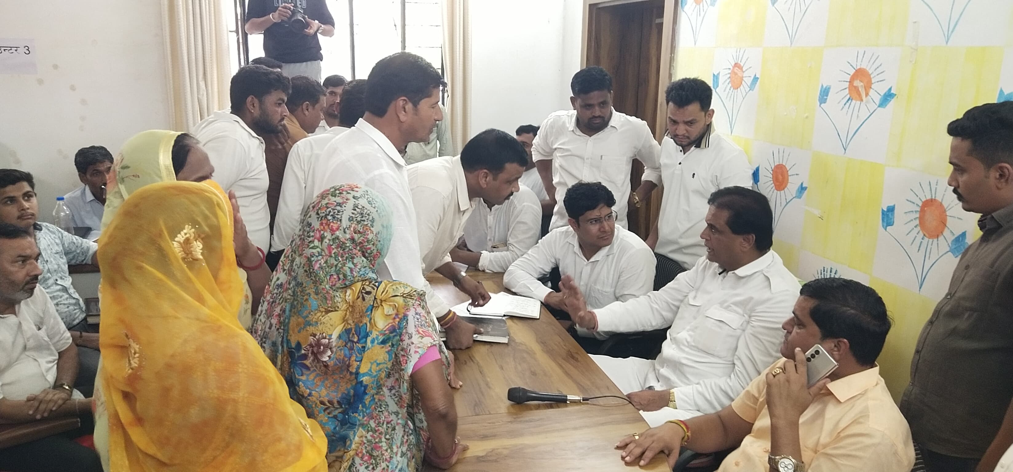 चित्तौड़गढ़ / निम्बाहेड़ा - कनेरा घाटा क्षेत्र से जुड़ी ग्राम पंचायतों की विधायक कृपलानी ने की जनसुनवाई