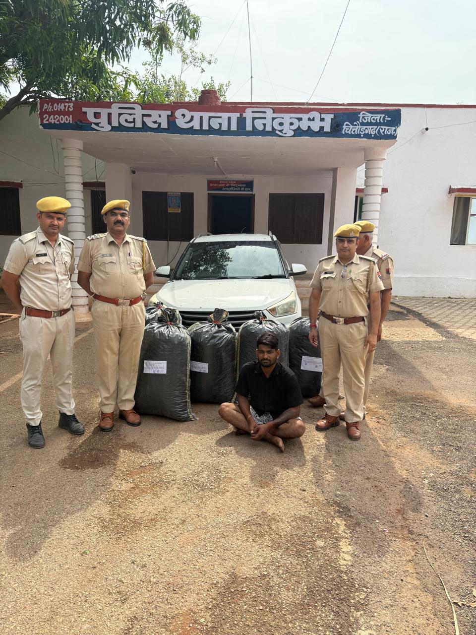 चित्तौड़गढ़ - क्रेटा कार से एक क्विंटल से अधिक डोडा-चूरा जब्त, एक आरोपी गिरफ्तार