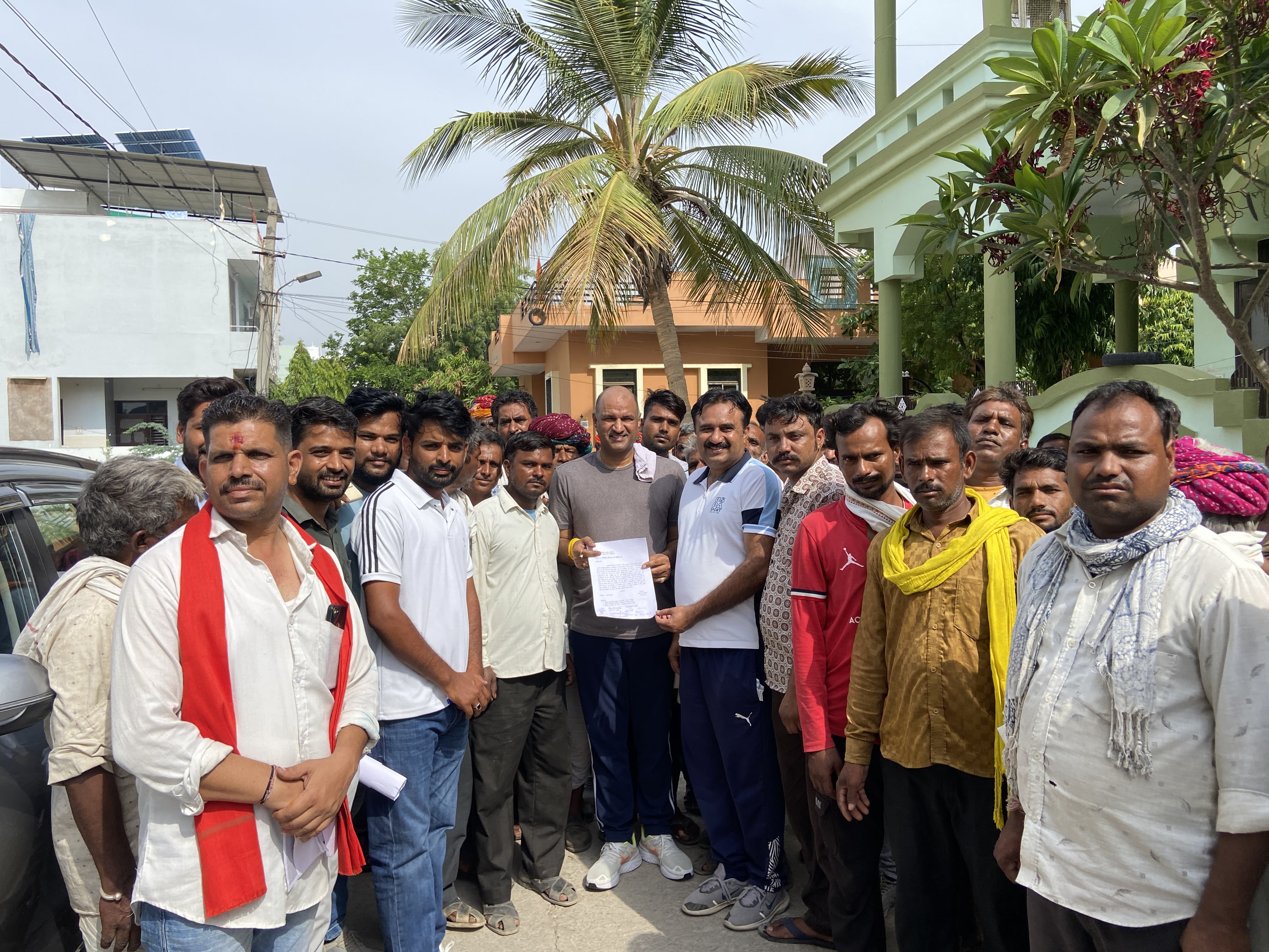 चित्तौड़गढ़ / बस्सी - ग्रामीणों ने उठाई दुवावा को ग्राम पंचायत बनाने की मांग, दिया ज्ञापन
