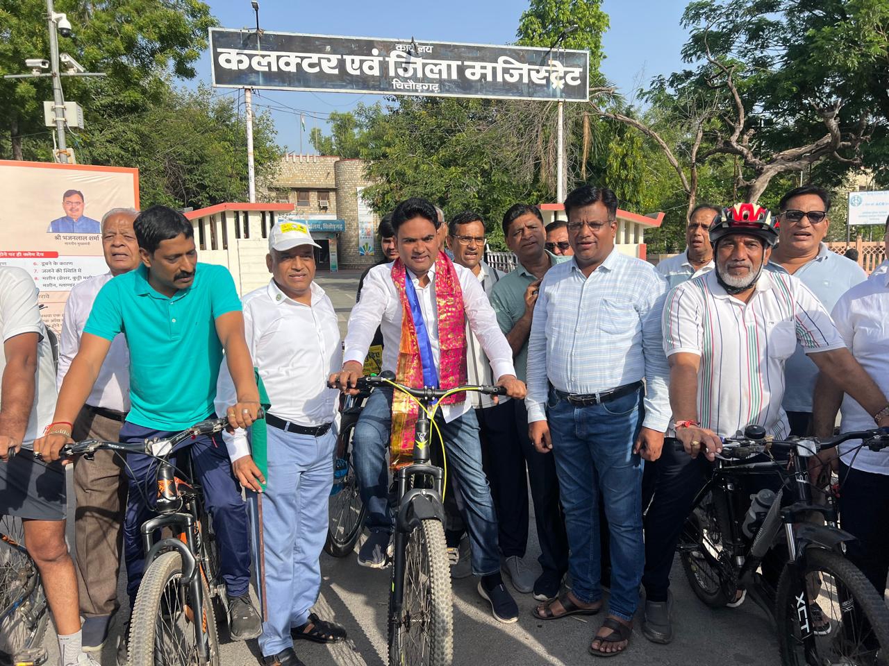 चित्तौड़गढ़ - प्लास्टिक प्रदूषण को समाप्त करें, विश्व पर्यावरण दिवस पर चित्तौड़गढ़ में मानव श्रृंखला व साइकिल रैली का हुआ आयोजन