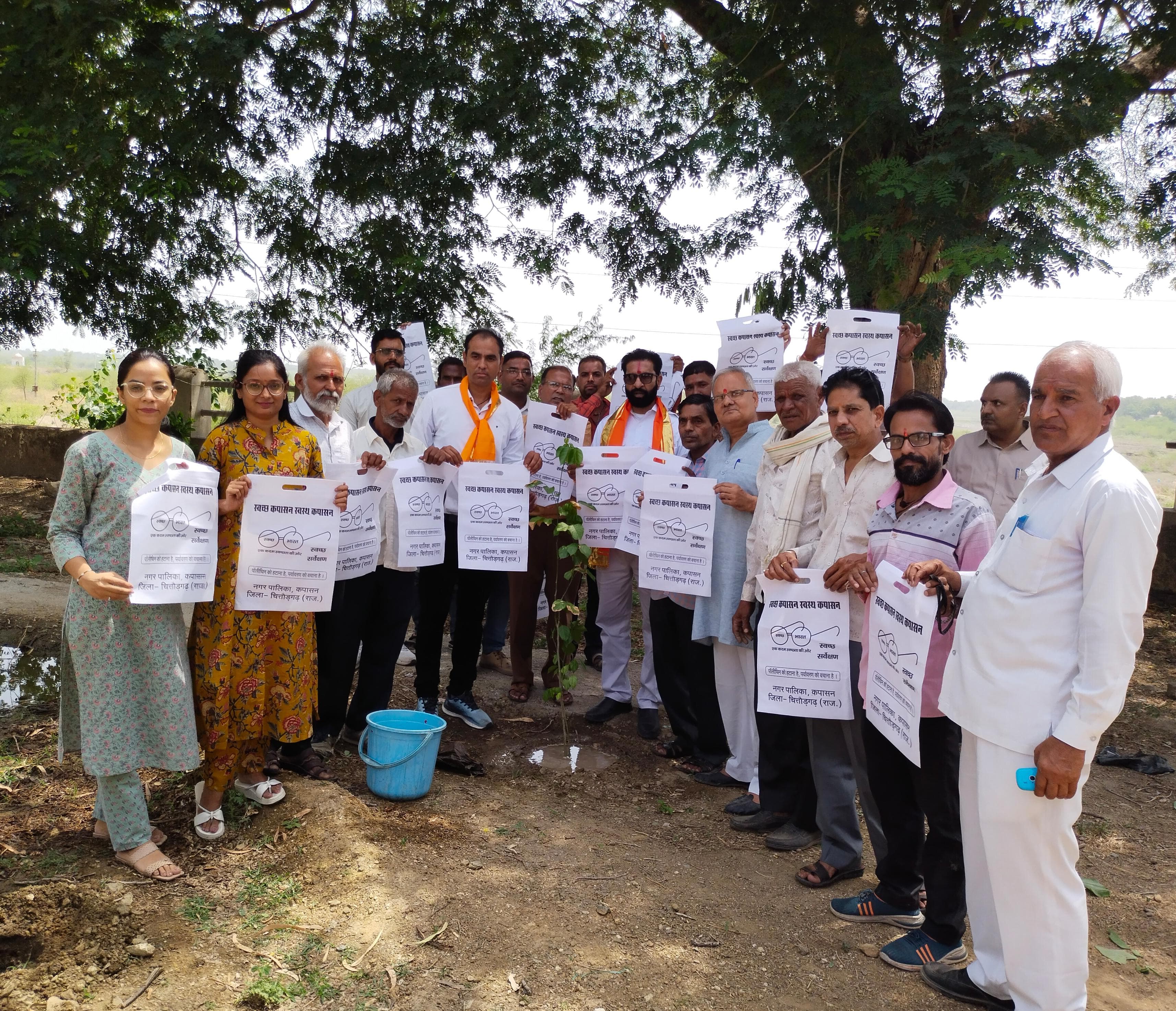 चित्तौड़गढ़ / कपासन - स्वच्छ भारत मिशन के तहत विधायक जीनगर ने किया पौधारोपण