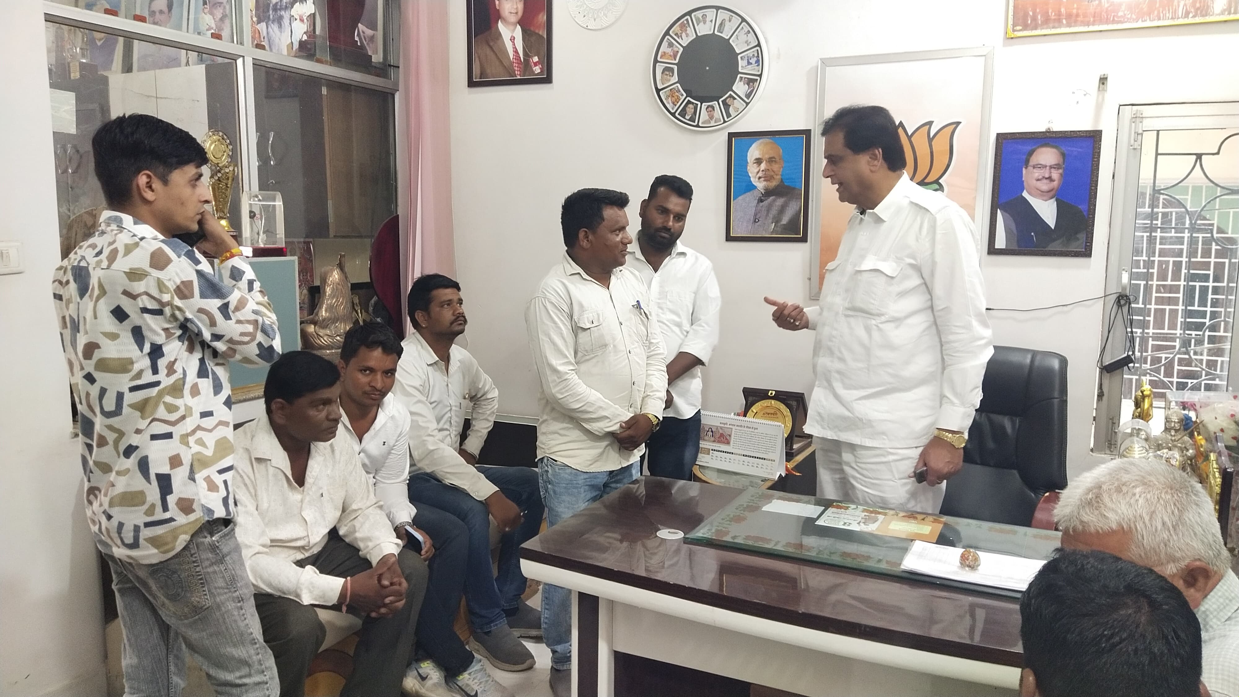 चित्तौड़गढ़ / निम्बाहेड़ा - विधायक कृपलानी ने की कार्यालय पर जनसुनवाई, ग्रामीणों को दिया शीघ्र समाधान का आश्वासन