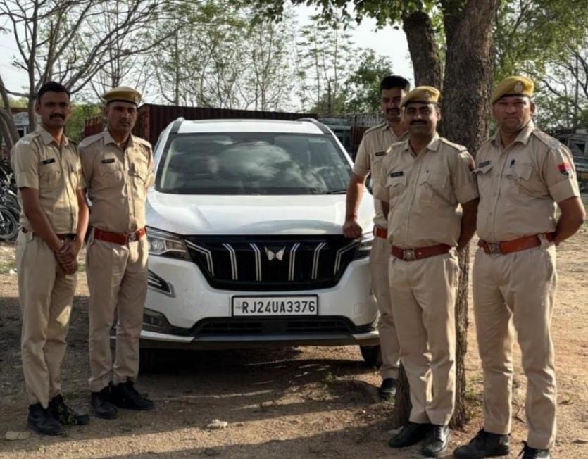 चित्तौड़गढ़ - लग्जरी कार से 4 क्विंटल से अधिक डोडा-चूरा जब्त