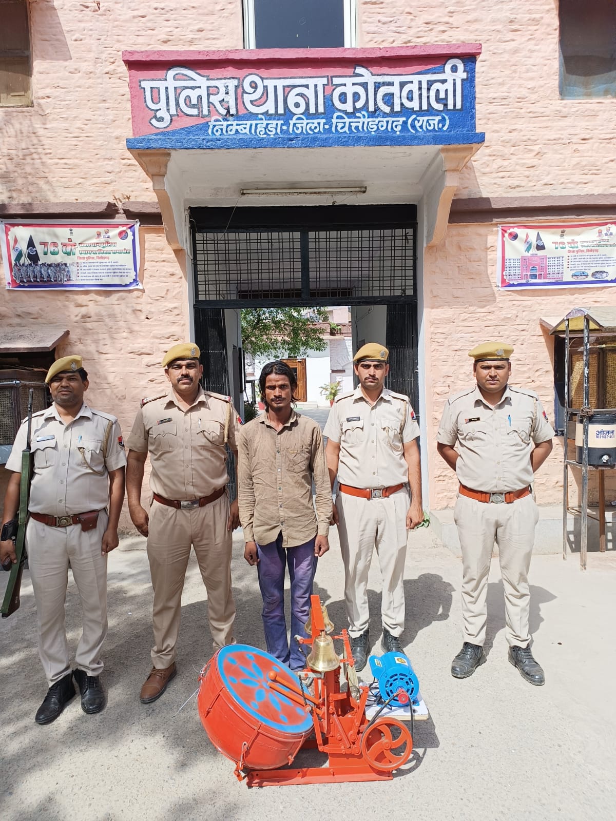 चित्तौड़गढ़ / निम्बाहेड़ा - अयप्पा मंदिर से हुई चोरी का एक आरोपी गिरफ्तार, चोरी का वाद्य यंत्र मशीन बरामद