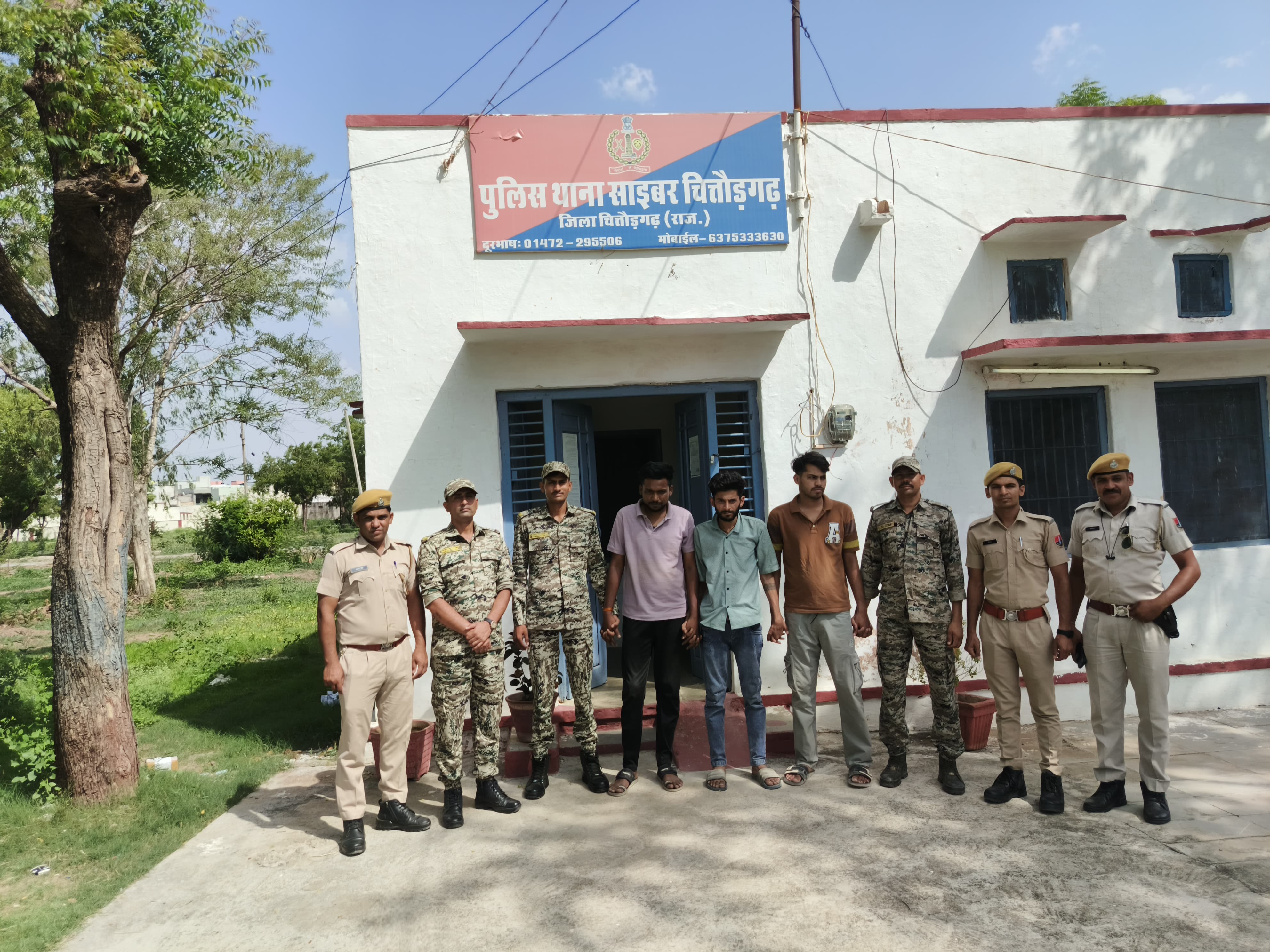 चित्तौड़गढ़ - ऑनलाइन सट्टा रैकेट का पर्दाफाश: तीन आरोपी गिरफ्तार, 11 मोबाइल, स्कैनर मशीन, कार्ड स्वाइप मशीन बरामद
