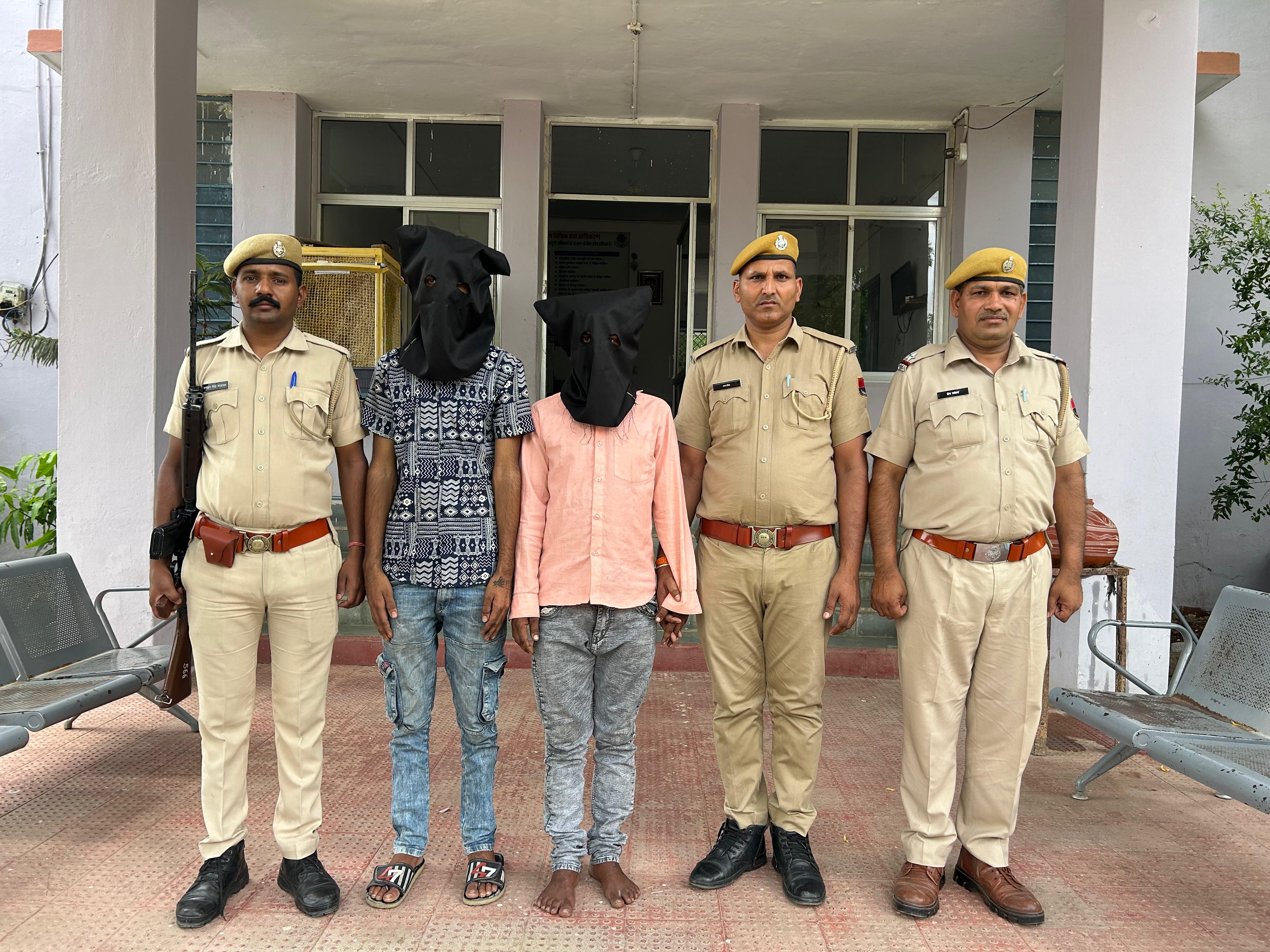 चित्तौड़गढ़ - महिला के साथ हुई लूट का खुलासा, दो आरोपी गिरफ्तार, आभूषण बरामद