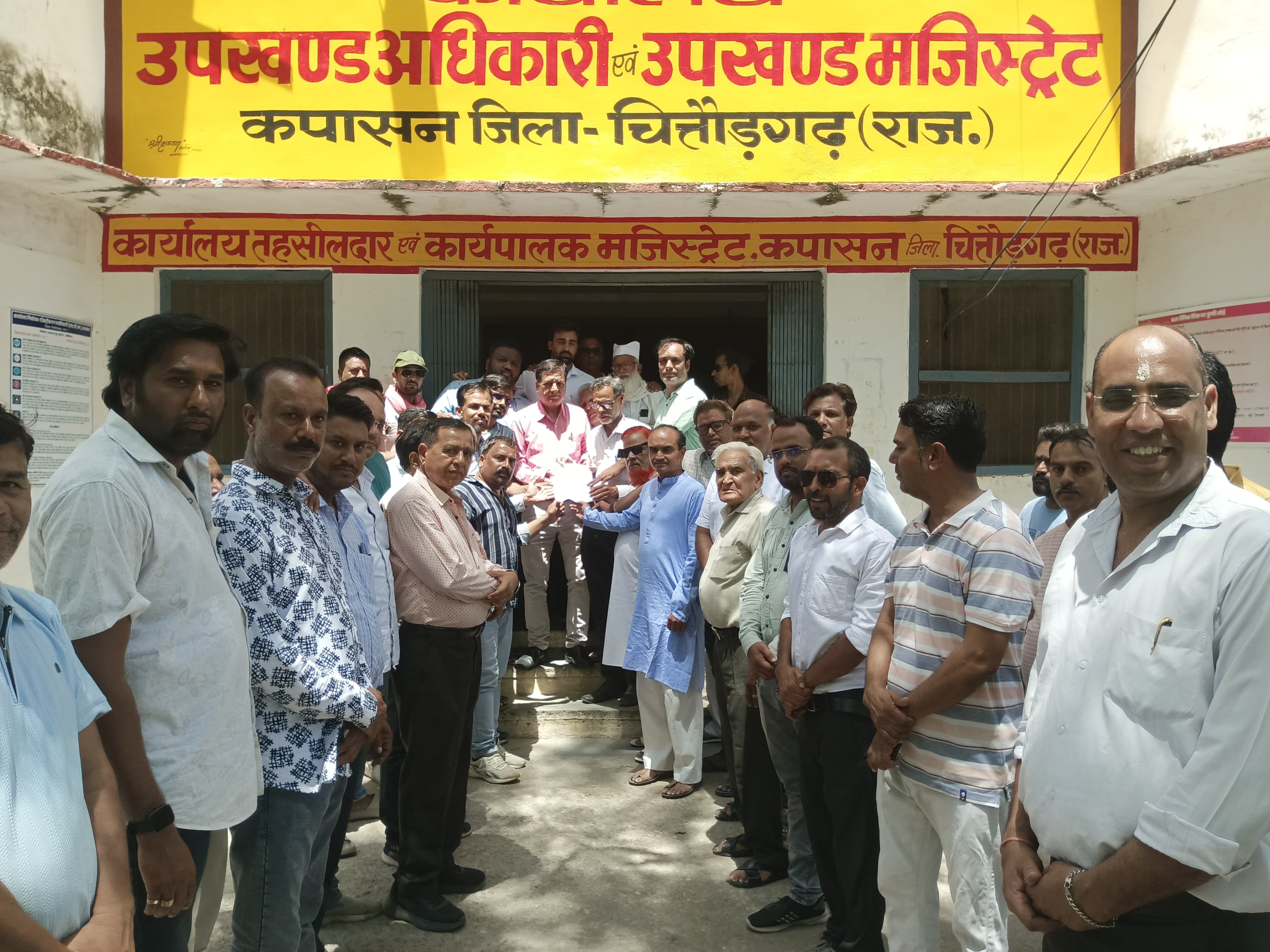 चित्तौड़गढ़ / कपासन - मुख्यमंत्री चिरंजीवी स्वास्थ्य बीमा योजना को पुनः शुरू करने की मांग, ज्ञापन सौंपा