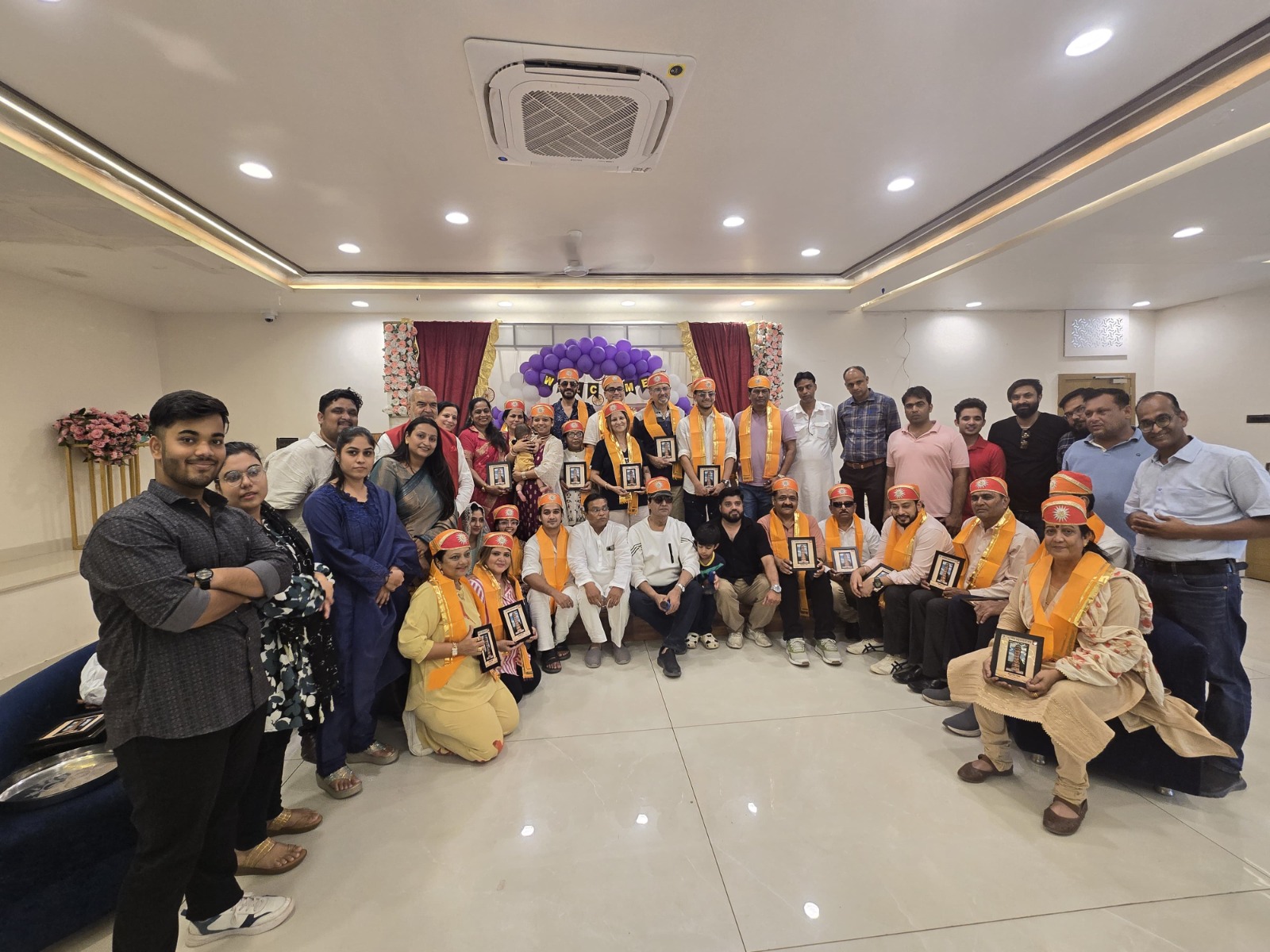 चित्तौड़गढ़ - फिल्मी कलाकारों संग राजू मनवानी पहुंचे चित्तौड़गढ़ दुर्ग, किया स्वागत,सांस्कृतिक प्रस्तुतिया दी