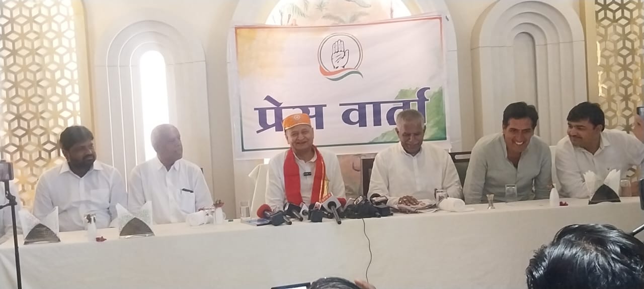चित्तौड़गढ़ - भाजपा व आरएसएस के लोगों का सामने आ रहा चाल, चरित्र व चेहरा - गहलोत