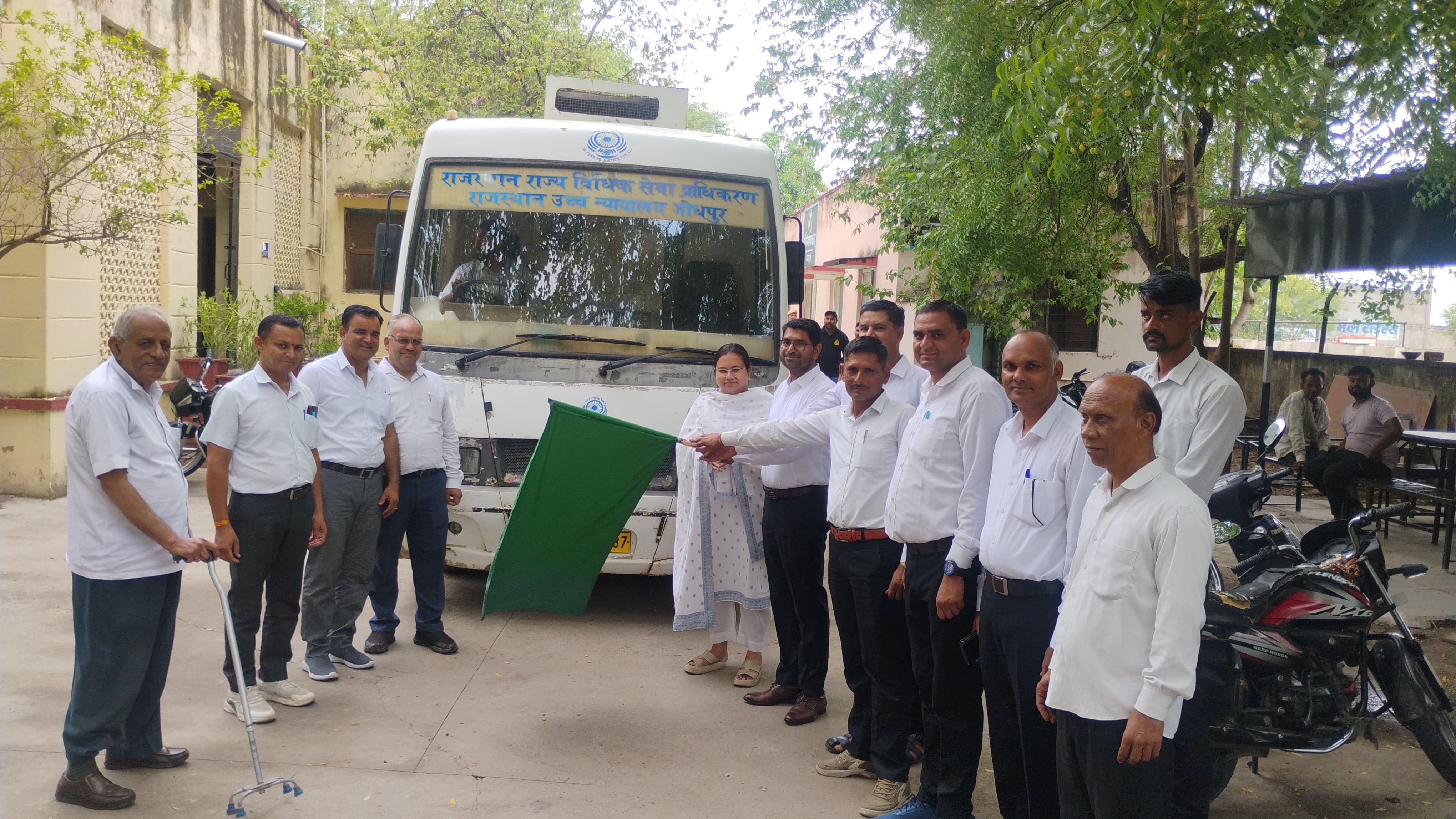 चित्तौड़गढ़ / कपासन - मोबाईल वैन वाहन को हरी झंडी दिखाकर किया रवाना