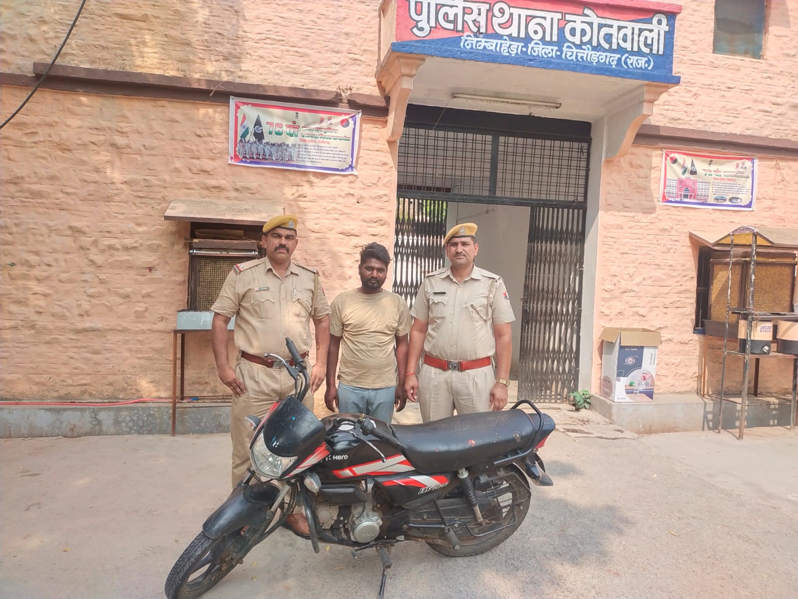 चित्तौड़गढ़ / निम्बाहेड़ा - मोटर साईकिल चोर गिरफ्तार, चोरी की बाईक बरामद
